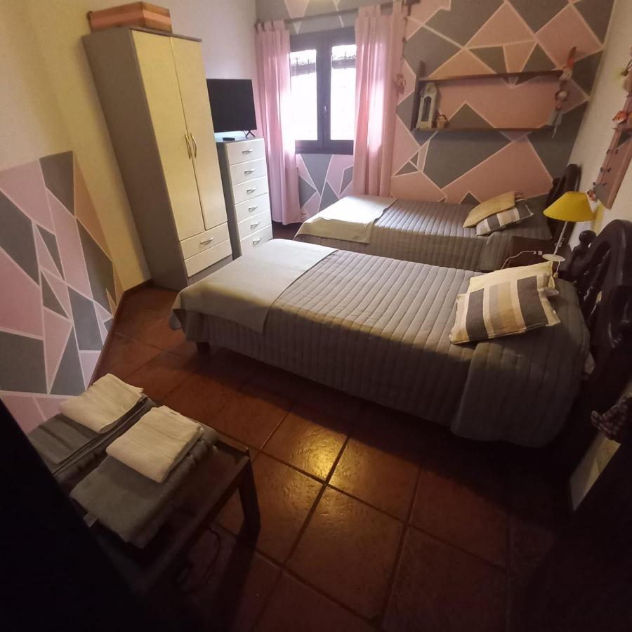 Casa Confortable - Parque Central - Estacionamiento, Patio, 3 Banos, 5 Habitaciones - La Cieneguita المظهر الخارجي الصورة