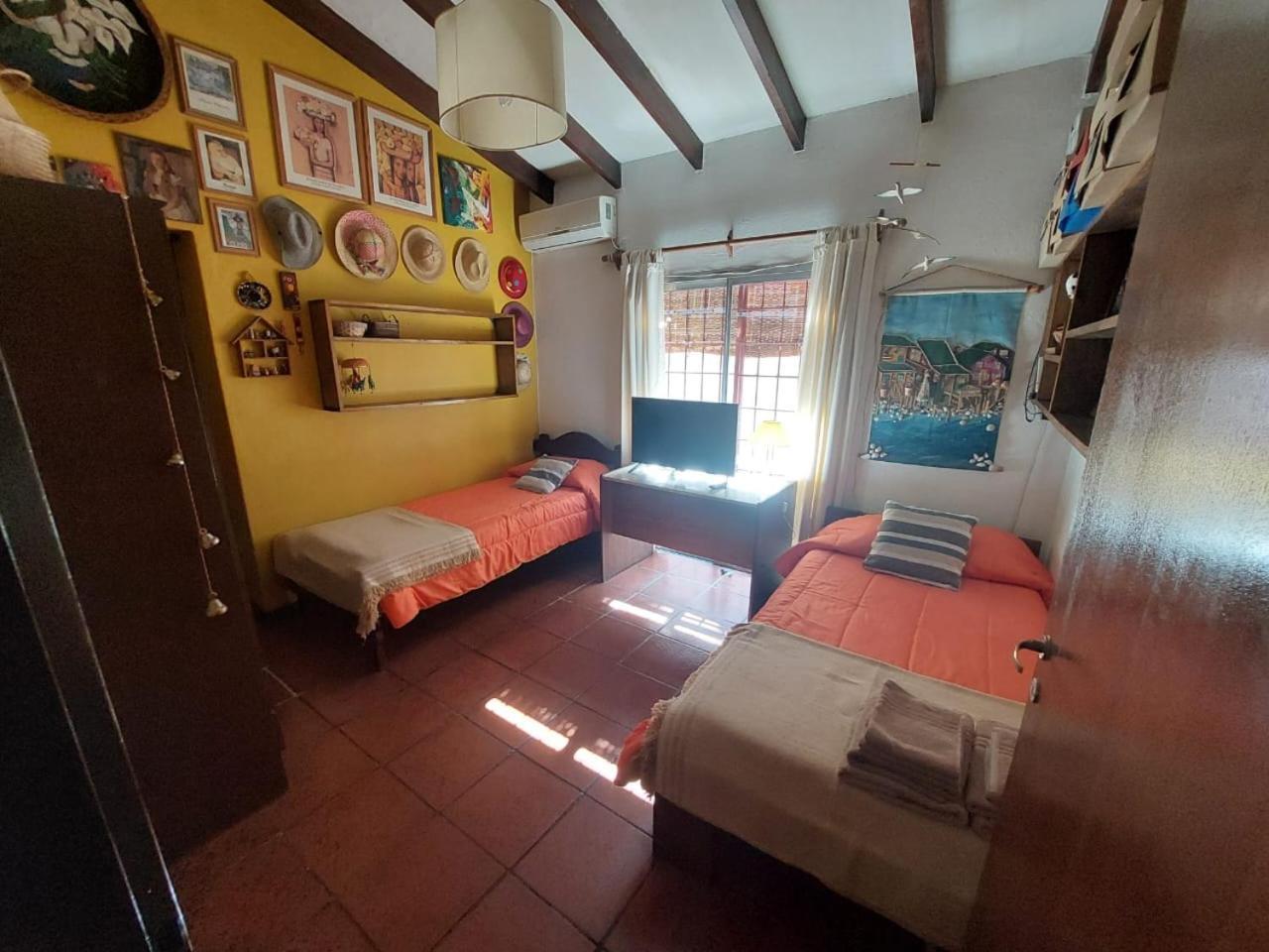 Casa Confortable - Parque Central - Estacionamiento, Patio, 3 Banos, 5 Habitaciones - La Cieneguita المظهر الخارجي الصورة