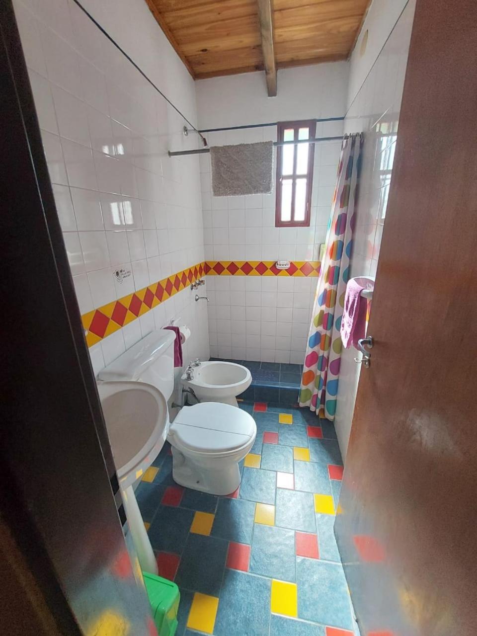 Casa Confortable - Parque Central - Estacionamiento, Patio, 3 Banos, 5 Habitaciones - La Cieneguita المظهر الخارجي الصورة